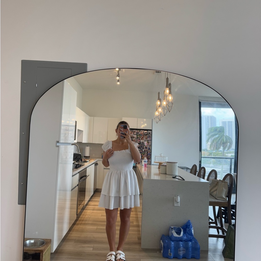 Express 
Size M 
White summer dress 
Can we be worn off the shoulder too